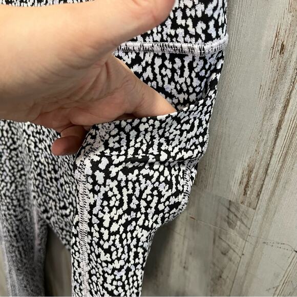 Athleta ULTIMATE STASH HIGH RISE 7/8 LEGGING Camilla Water Violet Texture XS - Picture 4 of 10